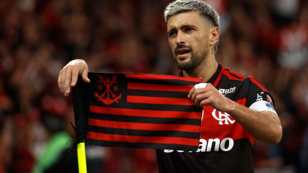 El centrocampista Giorgian de Arrascaeta se fracturó la muñeca izquierda durante el amistoso ganado por 1-4 este lunes por Uruguay ante Corea del Sur y deberá ser operado, informó el club del futbolista charrúa, Flamengo.