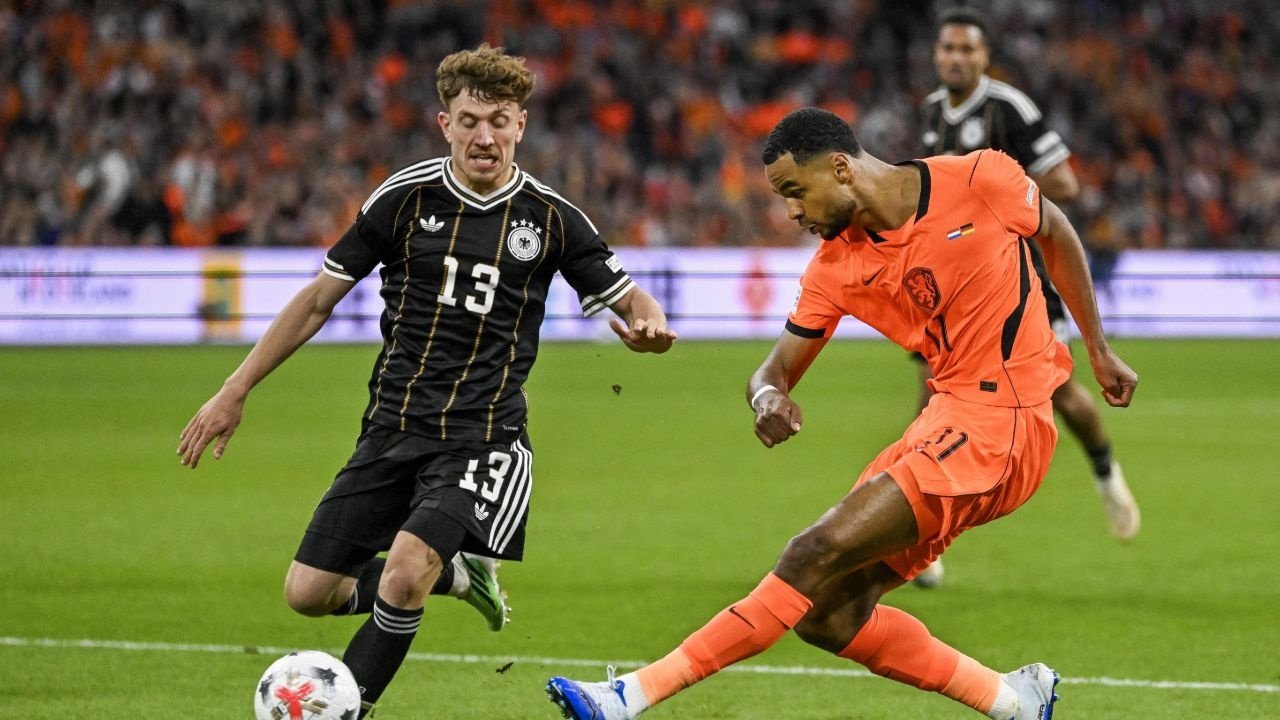 Gakpo salva a Xavi y frustra a Klopp. EFE/Olaf Kraak
