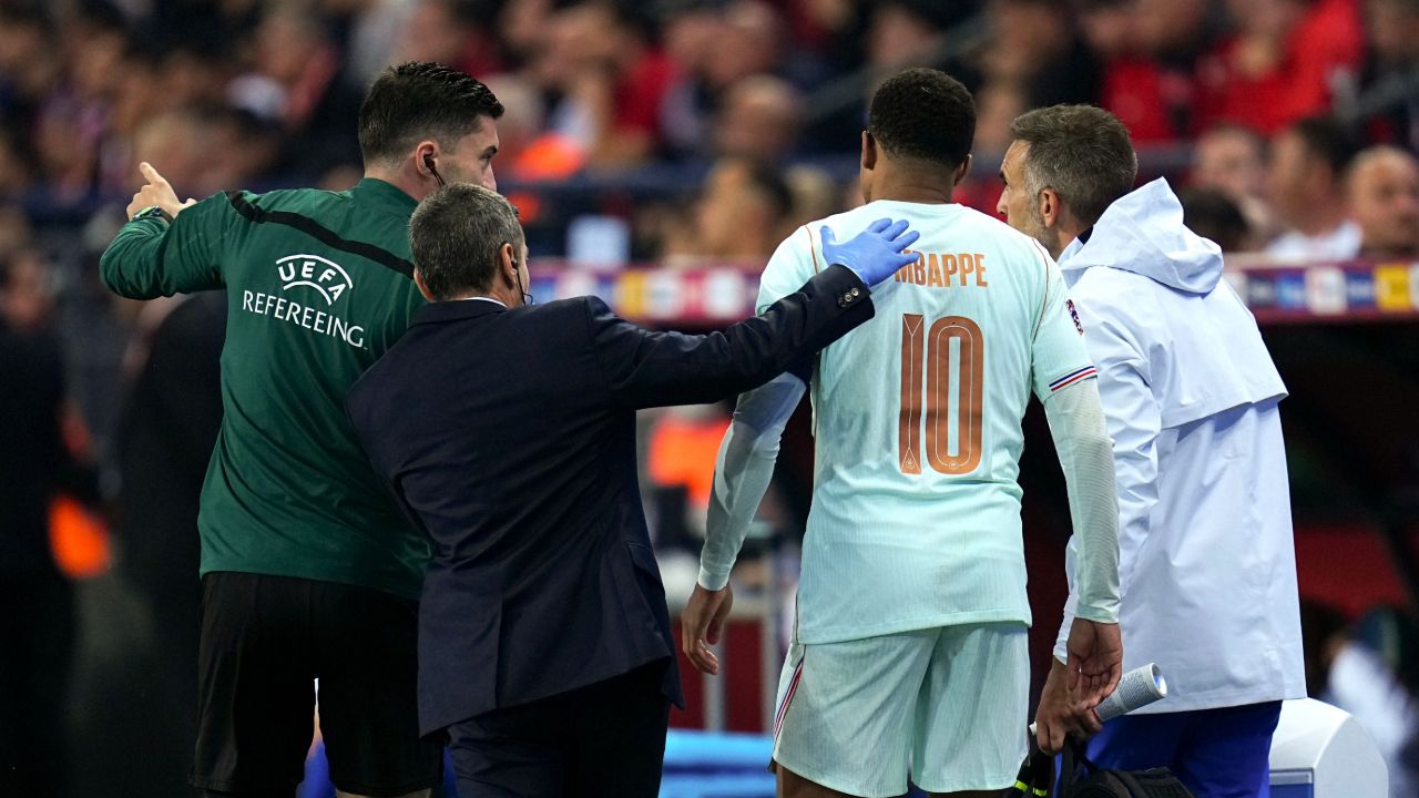 Mbappé tiene una lesión tendinosa en la rodilla izquierda