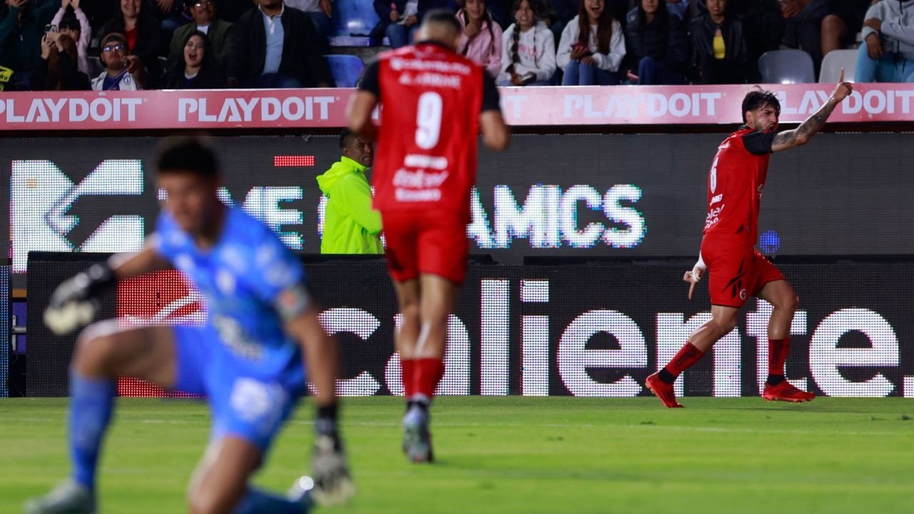Atlas superó este viernes por 2-3 a Tijuana, en el partido de la décima jornada del Apertura del fútbol mexicano. Fue decisivo el gol de Monzón en el 91'.