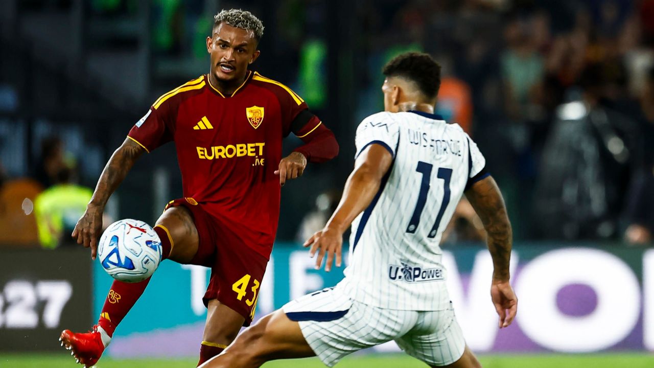 Roma's Wesley caught up in off-field controversy