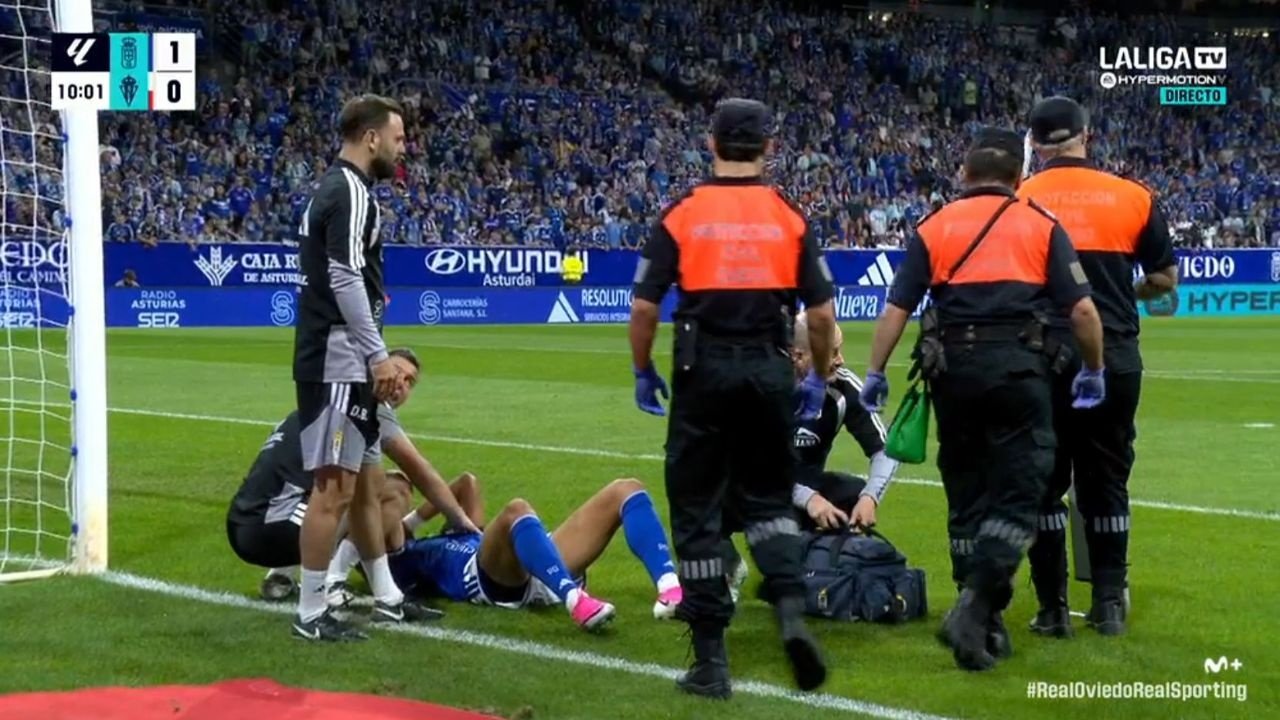 Chris Ramos, de marcar en el derbi... ¡a marcharse en camilla!