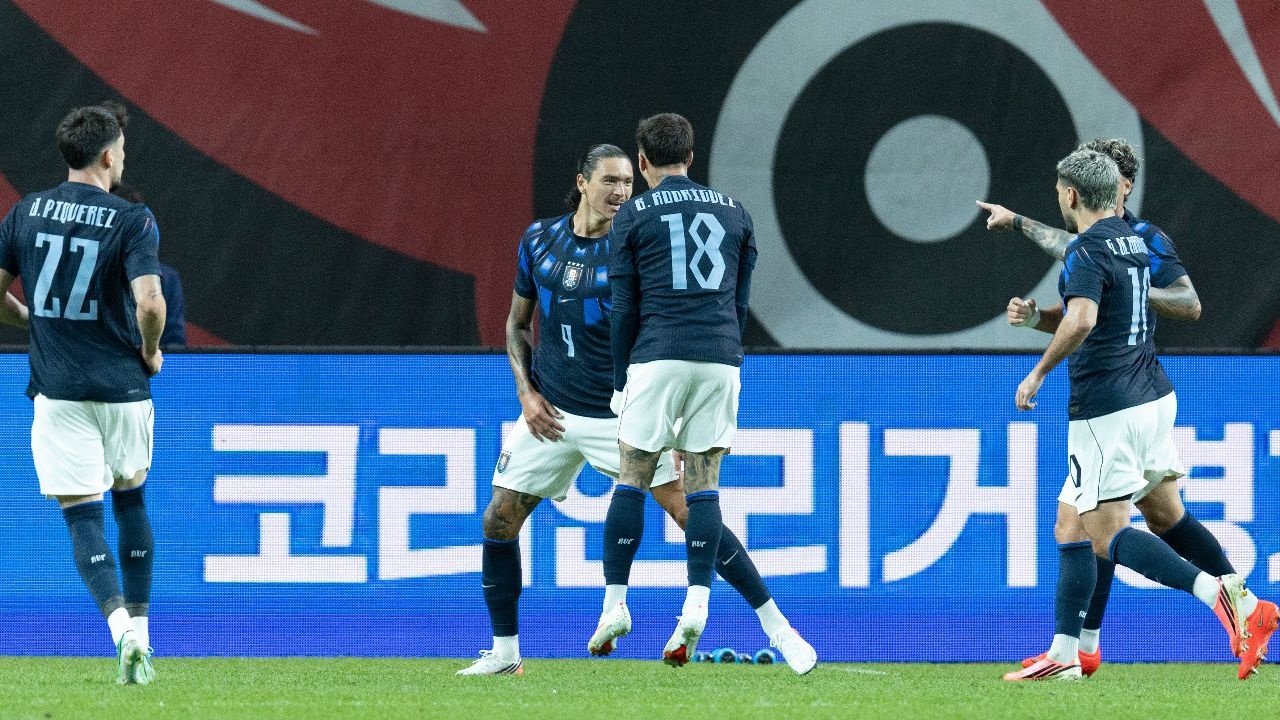 Corea del Sur 1-4 Uruguay: Darwin estrena el contador de Forlán