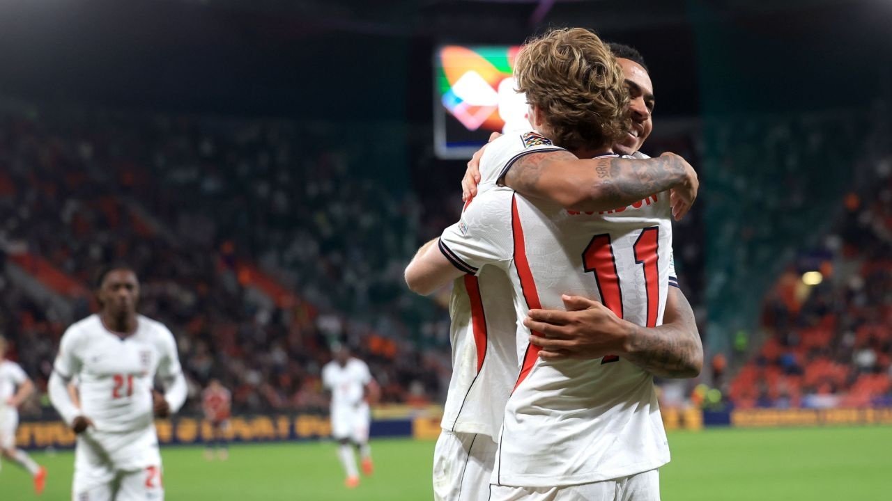 Archiviato il ko contro la Spagna a Wembley, l'Inghilterra riparte con determinazione espugnando il campo della Repubblica Ceca (0-2). Forte dell'uomo in più dal 25', la selezione dei 'Three Lions' s'impone grazie ai sigilli di Gordon e Kane.