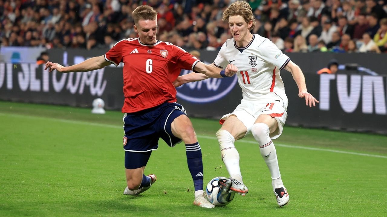 Czech Republic 0-2 England: Gordon inspires Three Lions