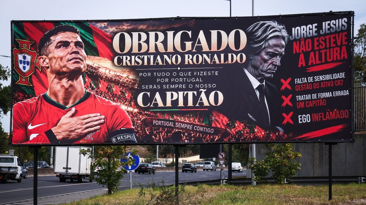 Chaos in Portugal over CR7: Banners of support for Ronaldo and insults aimed at Jorge Jesus