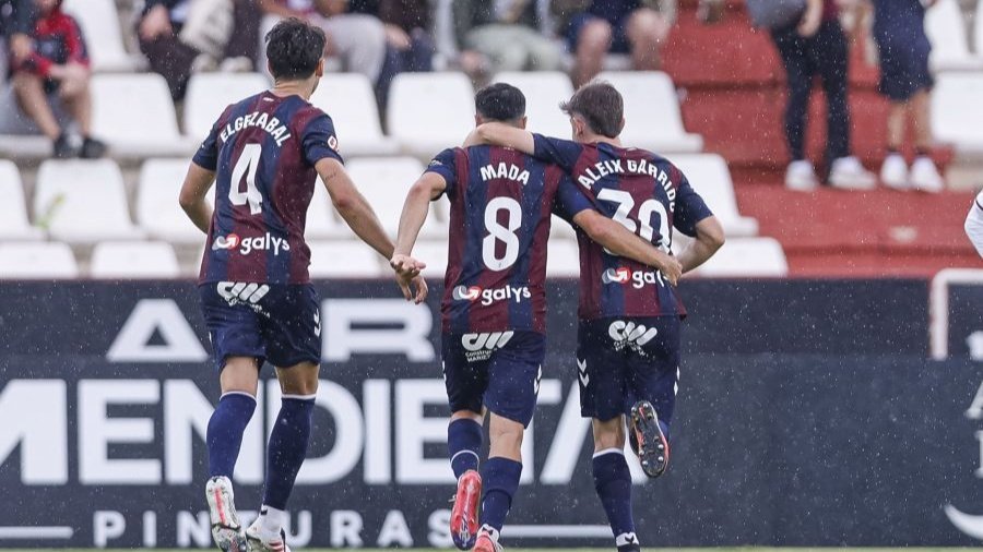 El Eibar remontó para imponerse por 1-3 al Albacete Balompié en la jornada 8 de LaLiga Hypermotion 2026-27. Los 'armeros' jugaron uno de sus peores partidos del curso, pero aun así les valió para vencer y dejar muy tocado a Alberto González.