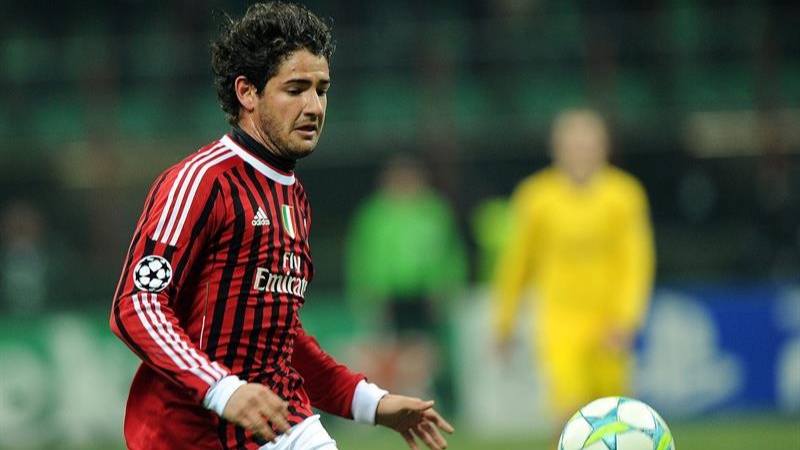 "À l'AC Milan avec Dinho et Ronaldo, on n'entendait que de la samba"