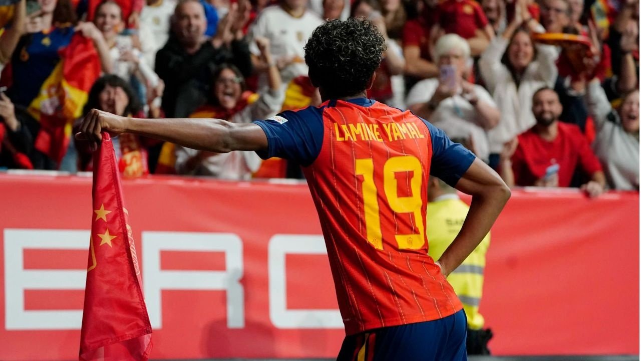 La sélection espagnole a disposé de la République tchèque (3-1) lors de la troisième journée de la Ligue des nations de l'UEFA. Lamine Yamal et Rodri Hernández, prétendants au Ballon d'Or, ont tracé la voie d'un succès maîtrisé.