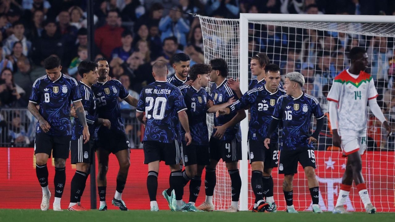 Argentina 7 x 0 Burkina Faso: homenagem antes da homenagem