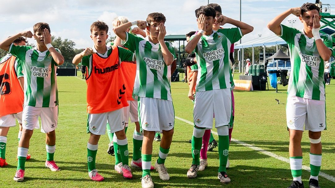 El Real Betis se proclamó este domingo campeón de la décima edición del Torneo Internacional LaLiga FC Futures, disputada en OIrlando (Florida, Estados Unidos), al ganar en la final con remontada por 2-3 al River Plate argentino, informan los organizadores.
