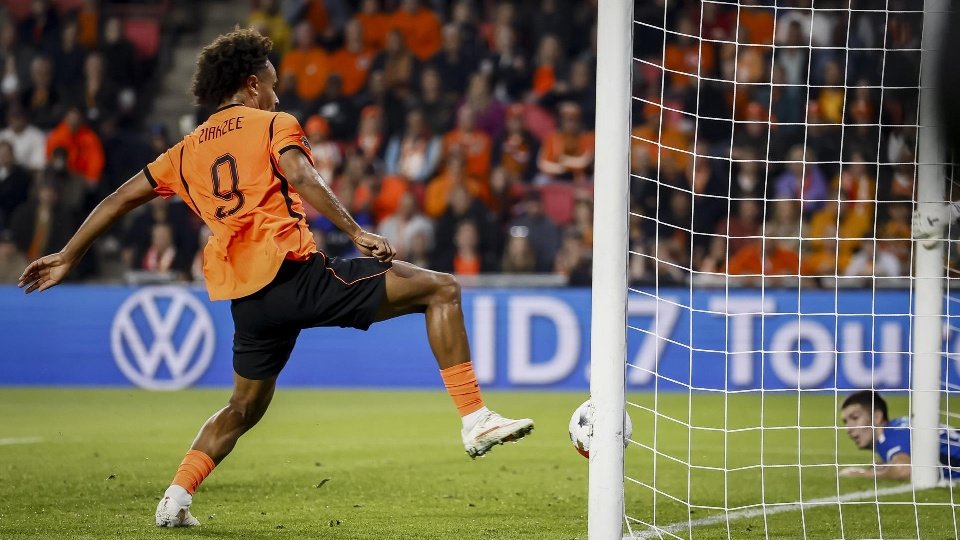 Países Bajos 2-1 Serbia: Xavi hace otro 'check'