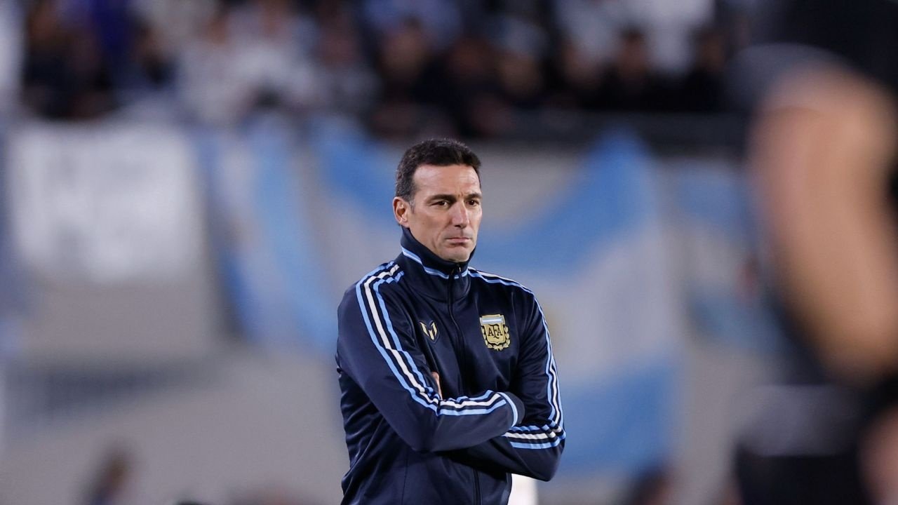 Scaloni a rendu un vibrant hommage à Leo Messi. EFE