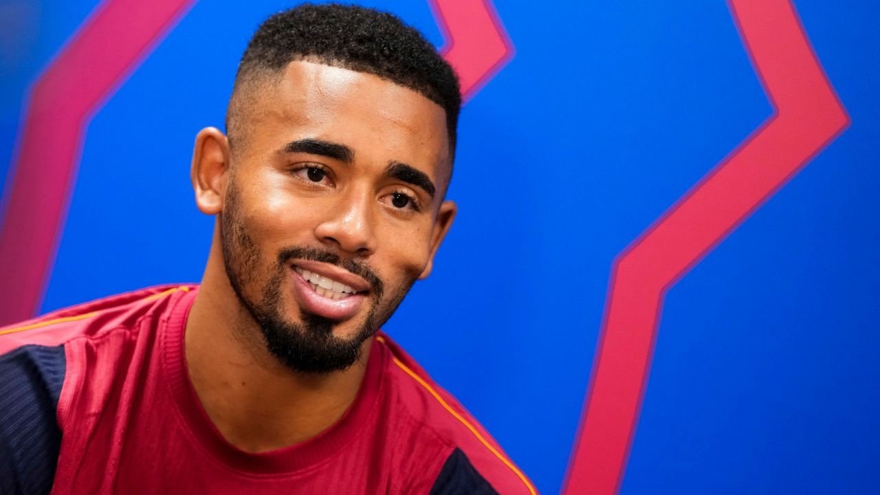 La blessure de Raphinha ouvre les portes de la titularisation à Gabriel Jesus. L'ancien joueur d'Arsenal aura au moins deux matches pour donner de bonnes raisons à Hansi Flick de l'installer dans le onze de départ.