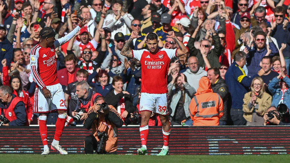 Arsenal 2-1 Leeds: remontada para agobiar al City