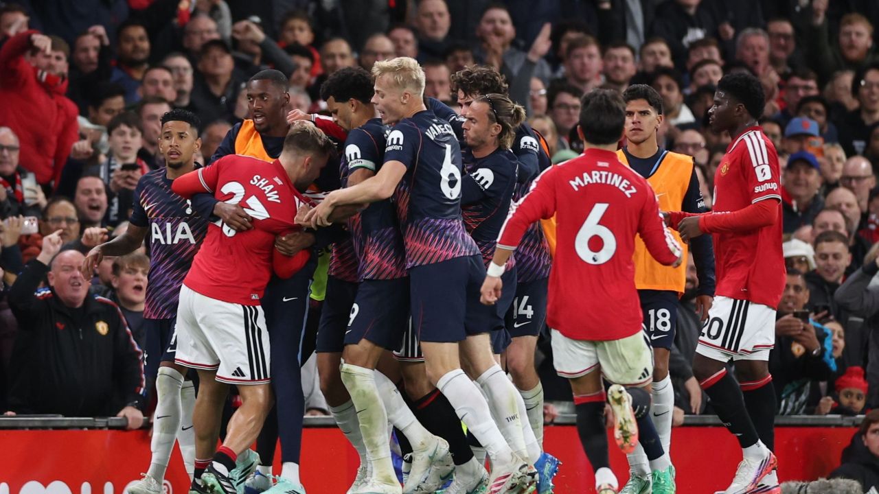 Manchester United 1-1 Tottenham: Two crises collide at Old Trafford