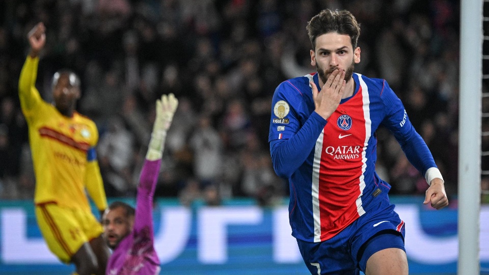 PSG 3-1 Le Mans : 'Kvara' remet de l'ordre sur fond de contestation des ultras