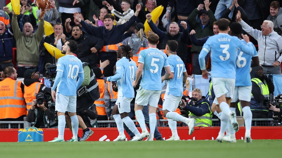 Liverpool 0-3 Manchester City: Doku se tapa los oídos y silencia Anfield