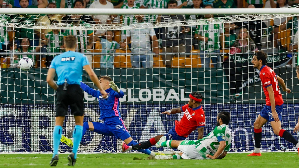Real Betis 5-2 Osasuna: Isco empieza la faena y Morante la termina