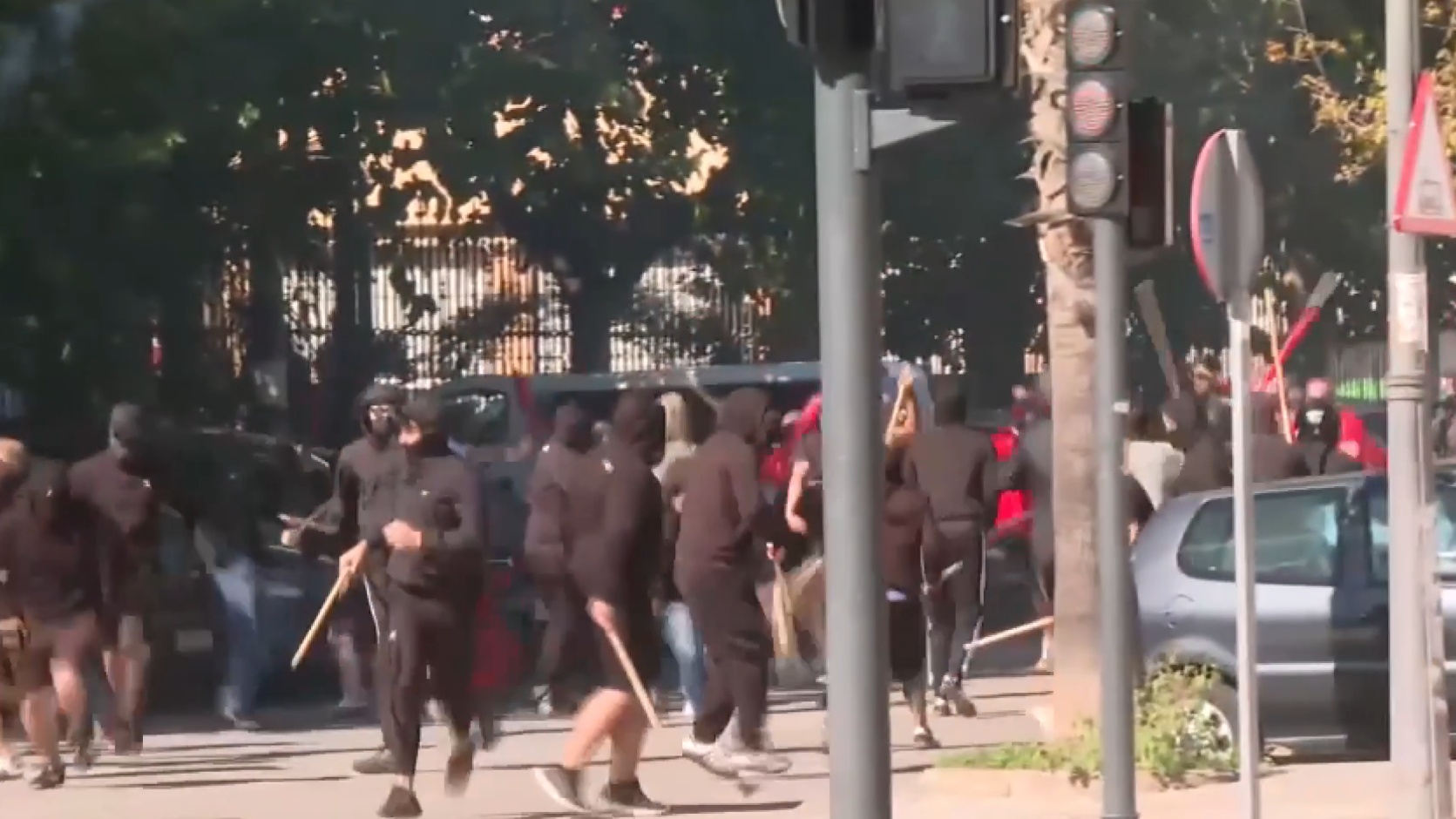 Altercados y violencia entre ultras antes del Levante-Sevilla