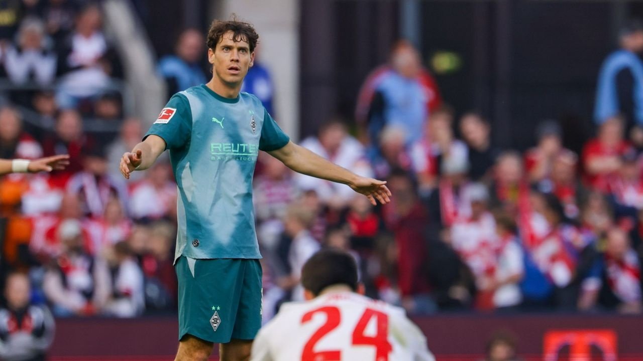 Gladbach fight to avert worst start in Bundesliga history