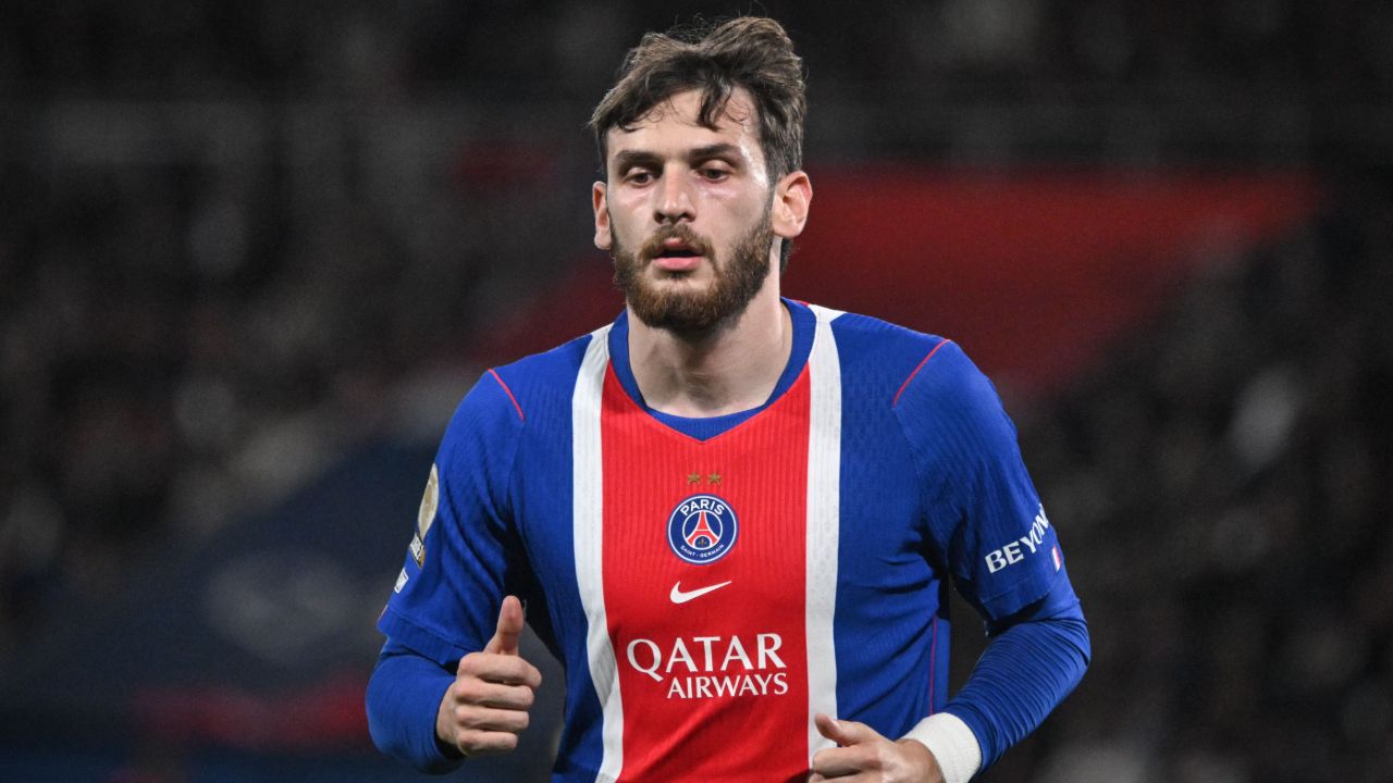 PSG procura solução para substituir Kvaratskhelia
