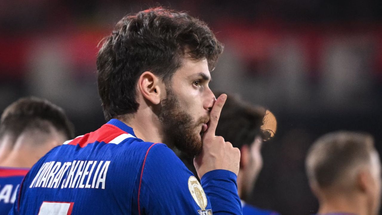 Kvaratskhelia heartbreak: Torn ACL ends winger's season