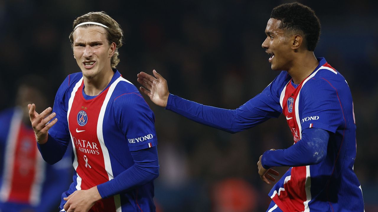 PSG go top as super-subs Mayulu and Godts sink Lyon