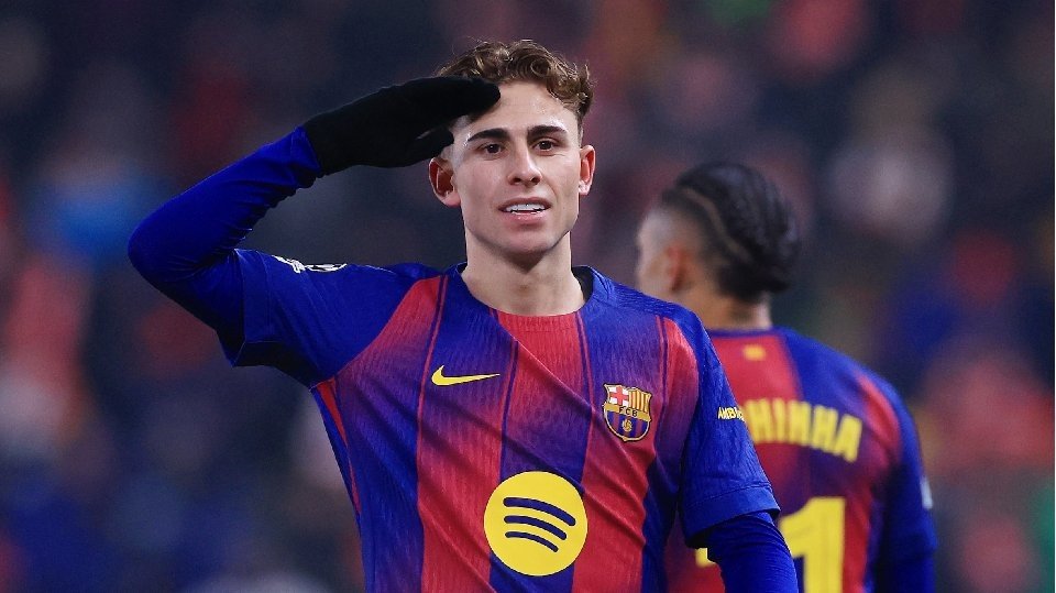 Barça tropeça no início, explode no fim e bate o Slavia Praha na Champions