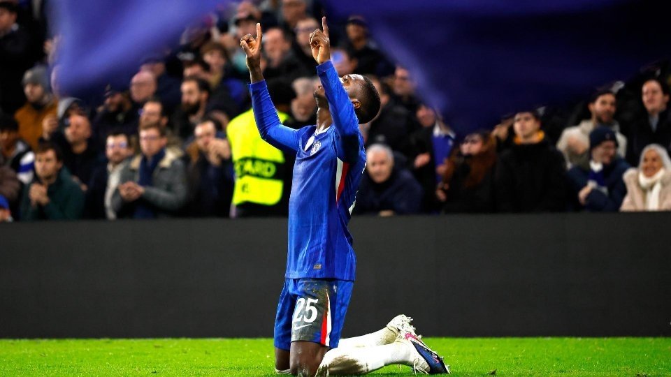 El Chelsea cumple con apuros