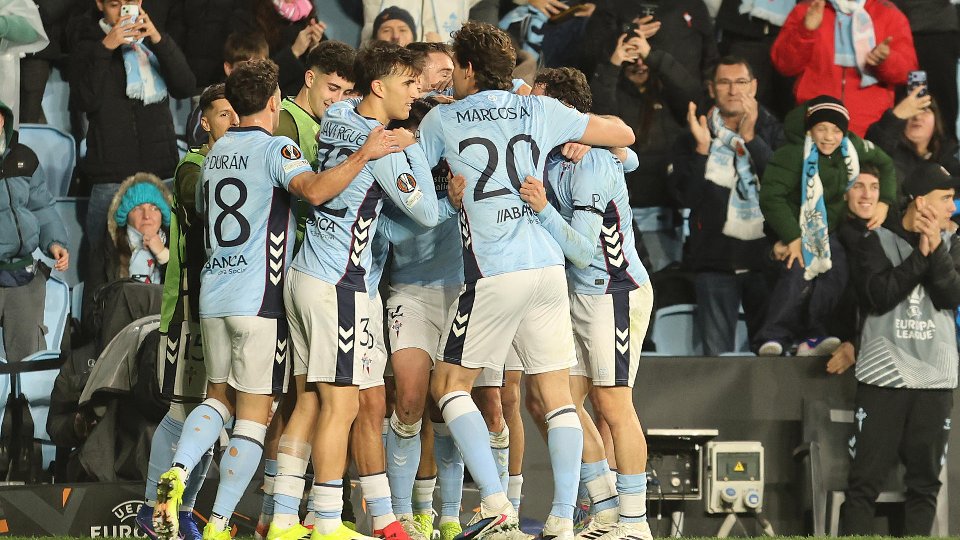 En papel celeste y con un lazo sueco