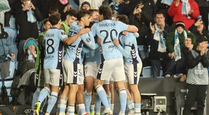 En papel celeste y con un lazo sueco