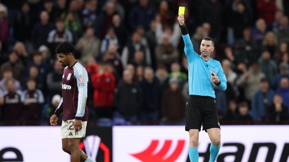 El búlgaro Kabakov, árbitro del España-Egipto. EFE/Adam Vaughan