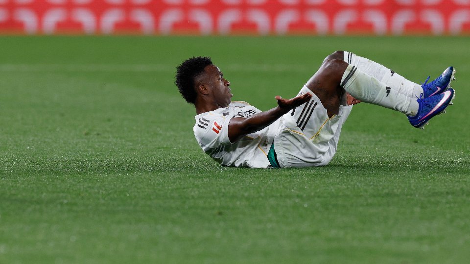 Cuando le haces una entrada, Vini solo se queja y lloriquea