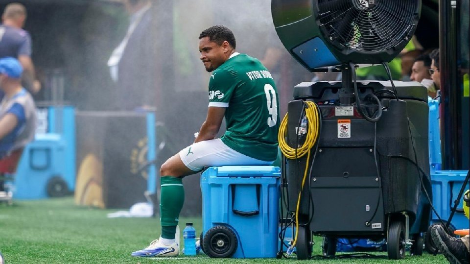 Barcelona closely monitors rumours linking Vitor Roque to the Premier League. 'Radio Tupi' reports Palmeiras has set a €50m price tag, with 20% of the fee destined for the Blaugrana.