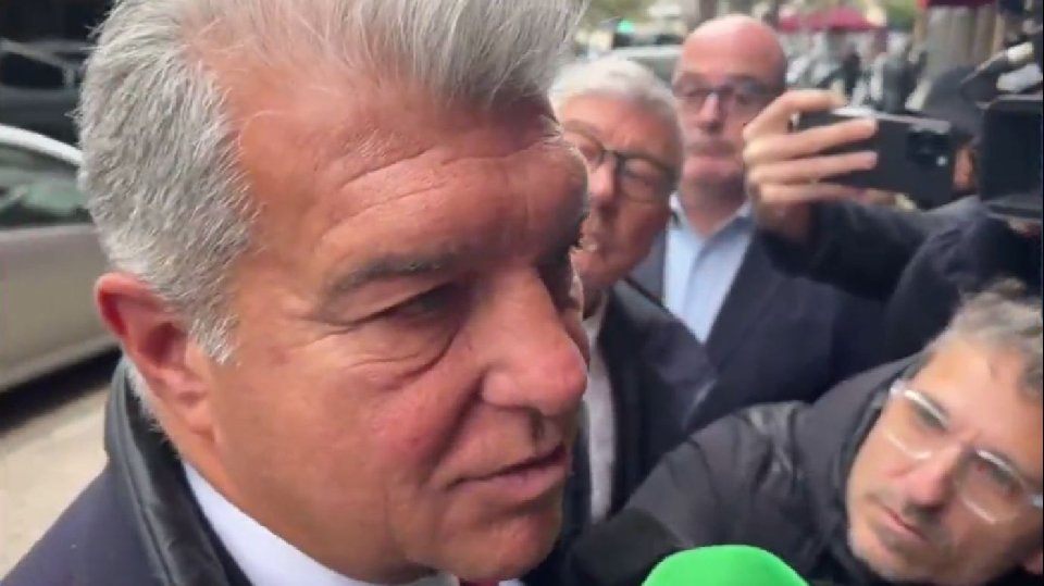 Laporta ironiza con las goteras del Camp Nou: No he traído el chubasquero