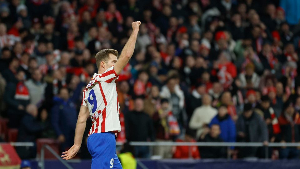 Sorloth vuelve para el reencuentro con el Betis