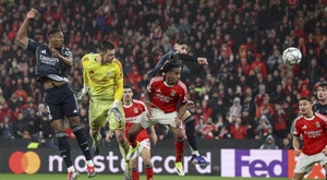 Trubin reedita el cabezazo épico de Lisboa