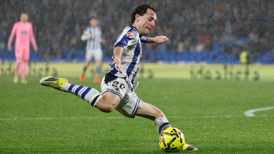 Nueva sesión de la Real Sociedad con cinco jugadores al margen