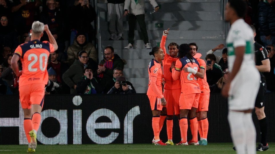 Barcelona não vacila e reforça a liderança em jogo emocionante contra Elche