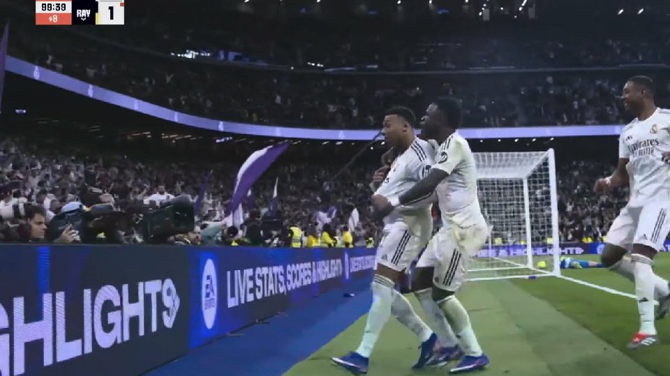 Mbappé apareció de penalti en el 100' y libró al equipo de una pitada histórica