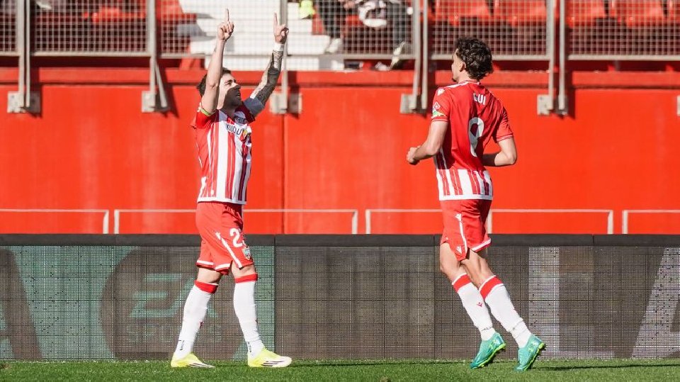 El Almería borra su mal momento