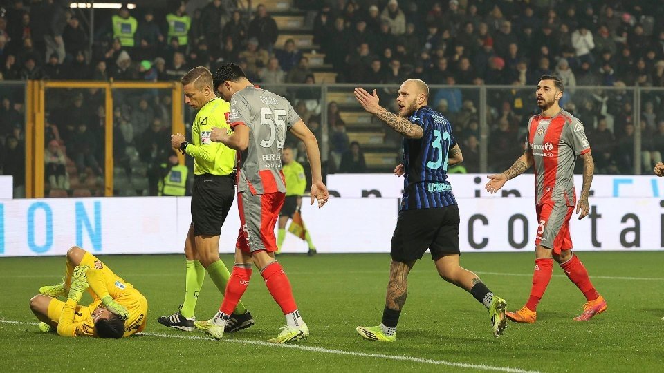 El Inter mantiene el ritmo pese al bochorno