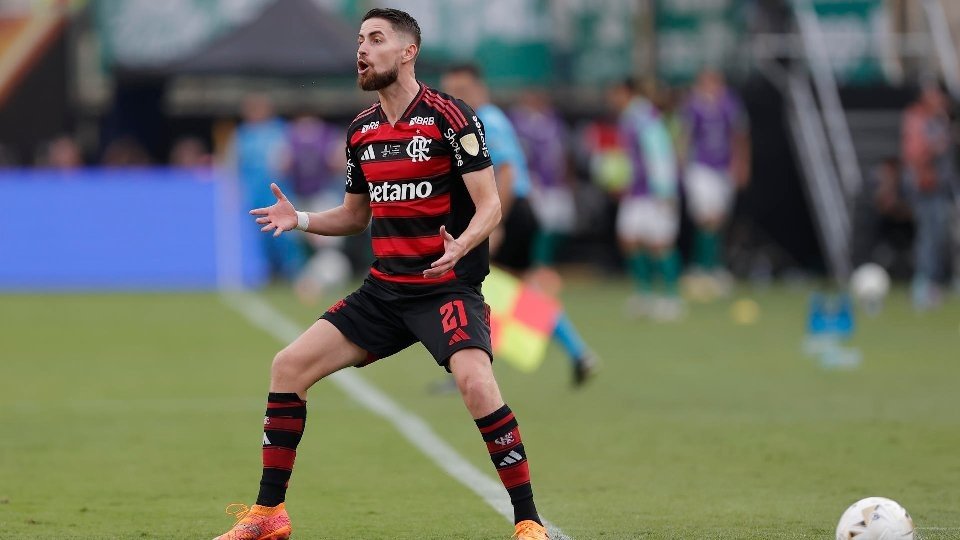 Flamengo, Palmeiras e São Paulo brilham; Corinthians em crise
