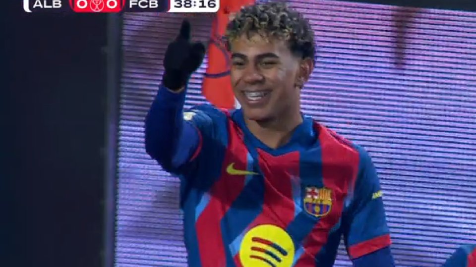 Lamine penalizó el error de Lorenzo para abrir el marcador