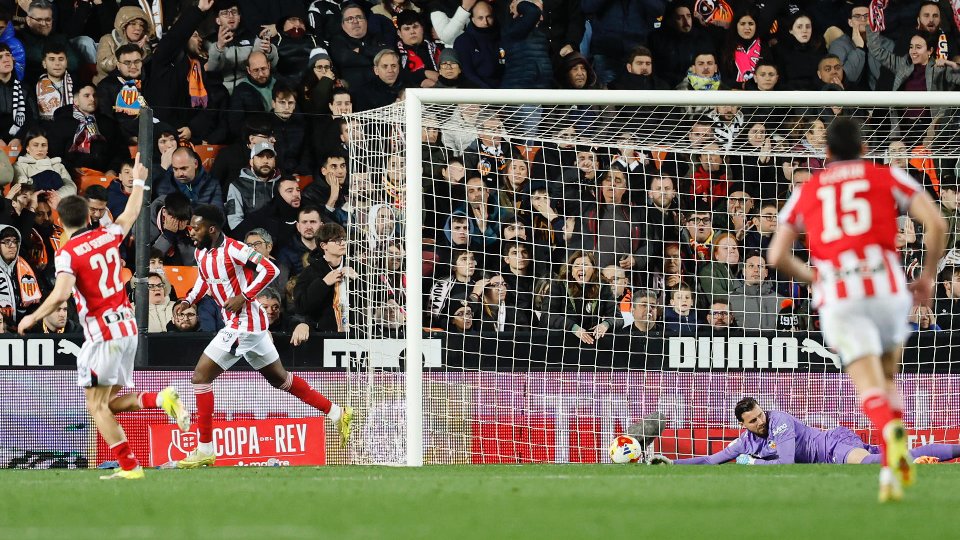 Los Williams se cuelan en el patio de Sadiq