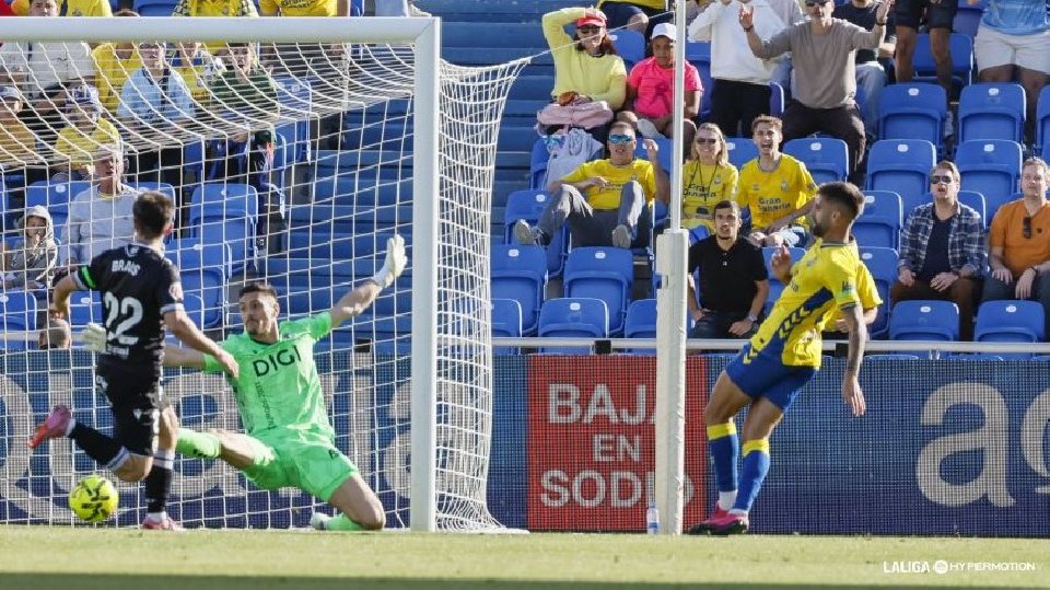 Cantero frustra a la UD Las Palmas