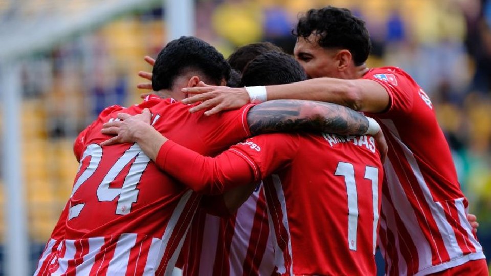 El Almería ahonda en la crisis del Cádiz