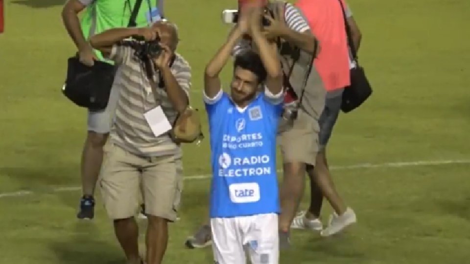 Pablo Aimar se formó y se retiró en Estudiantes de Río Cuarto, equipo que logró el ascenso a la Primera División de Argentina tras varias decepciones recientes y después de militar, hace solo nueve años, en el cuarto escalón.