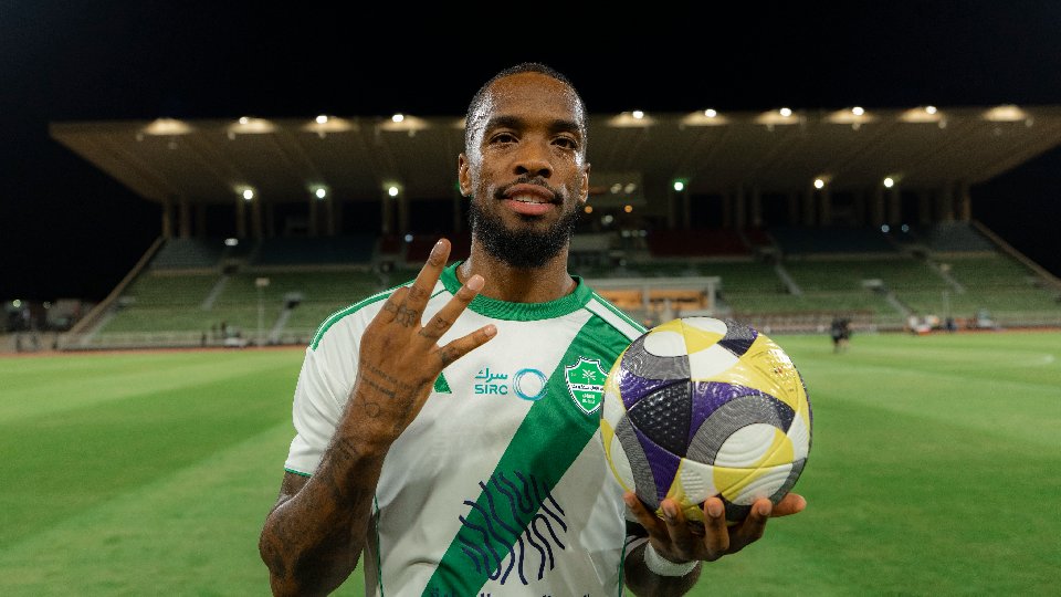 Arabia, la mejor terapia para un '9' olvidado